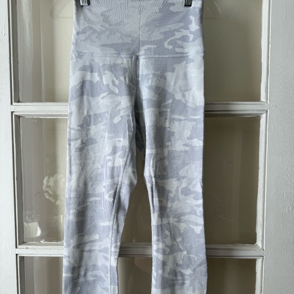 Lululemon Camo Wunder Under Leggings 23" - Picture 3 of 4
